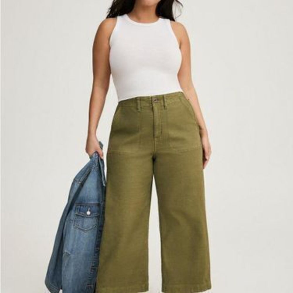 NWT: Torrid Lace-Up Back Utility Pant